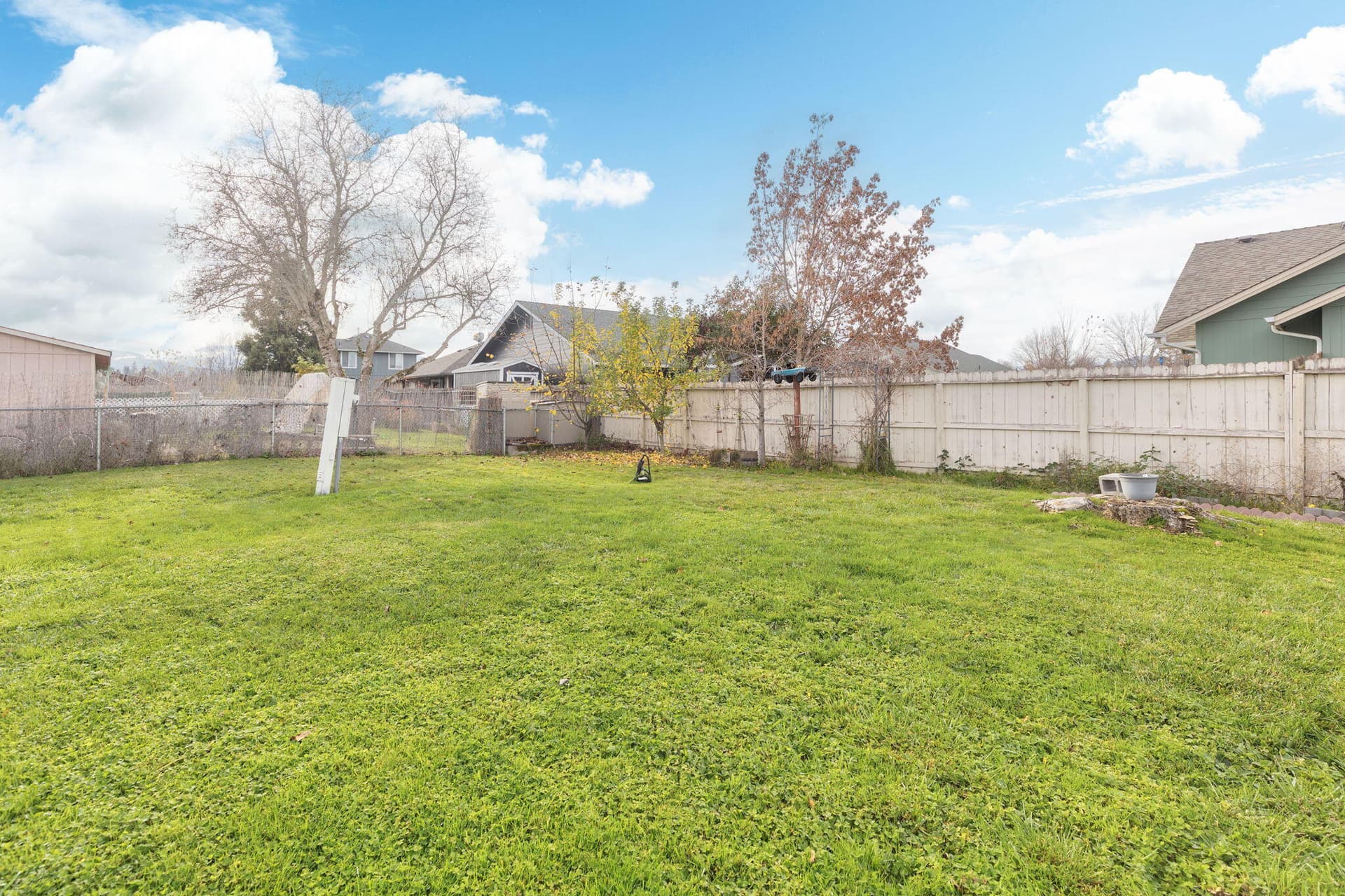 8-web-or-mls-1646-darin-dr. Photo 3 of 28, 1646 Darin Drive, Grants Pass, OR 97527