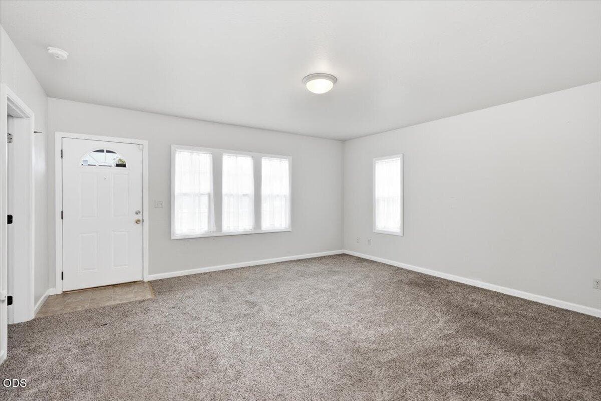06-CI_6741. Photo 3 of 20, 612 S Ivy Street, Medford, OR 97501