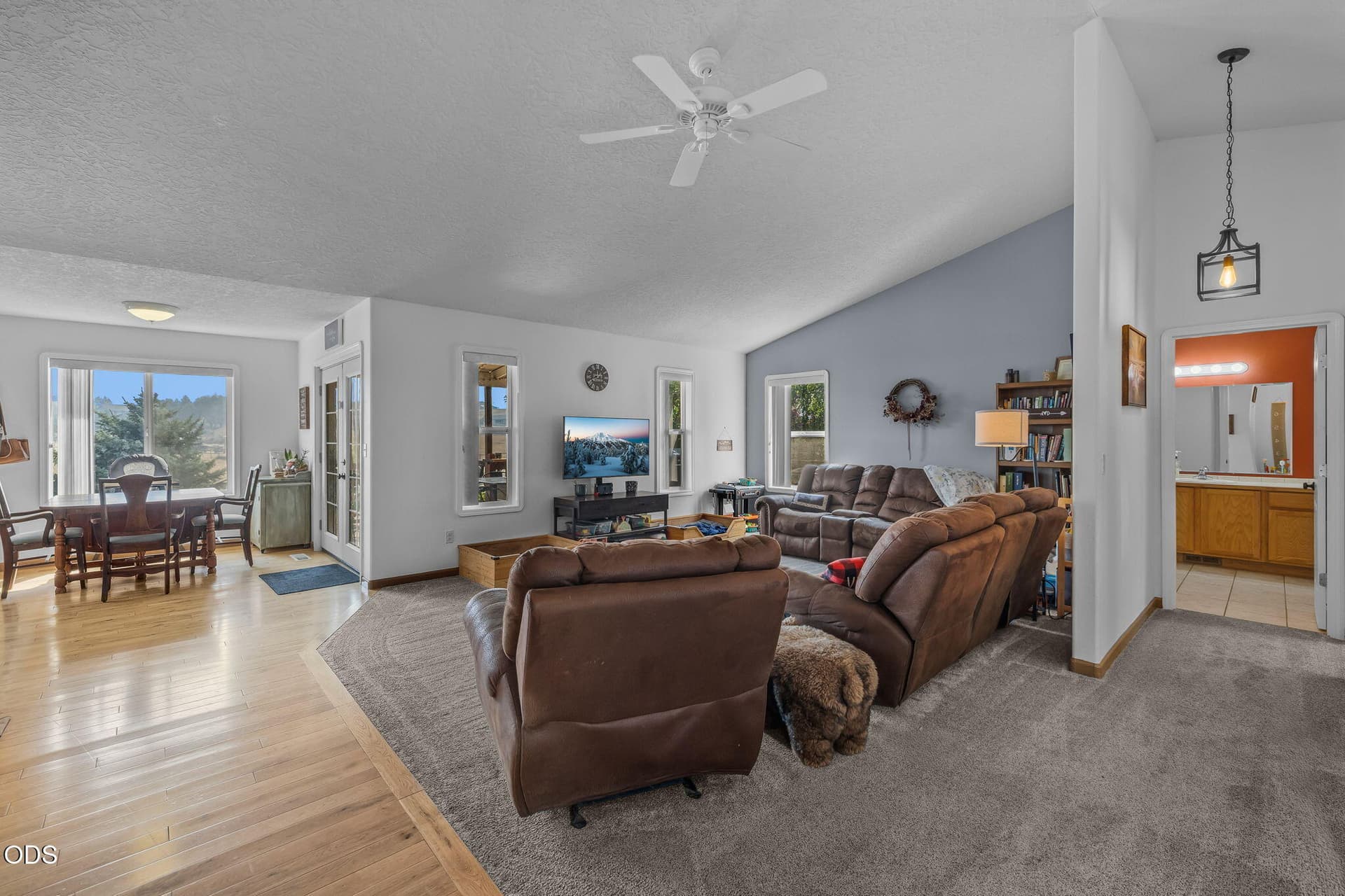 Living Room. Photo 2 of 52, 2085 SE Sagebrush Drive, Madras, OR 97741