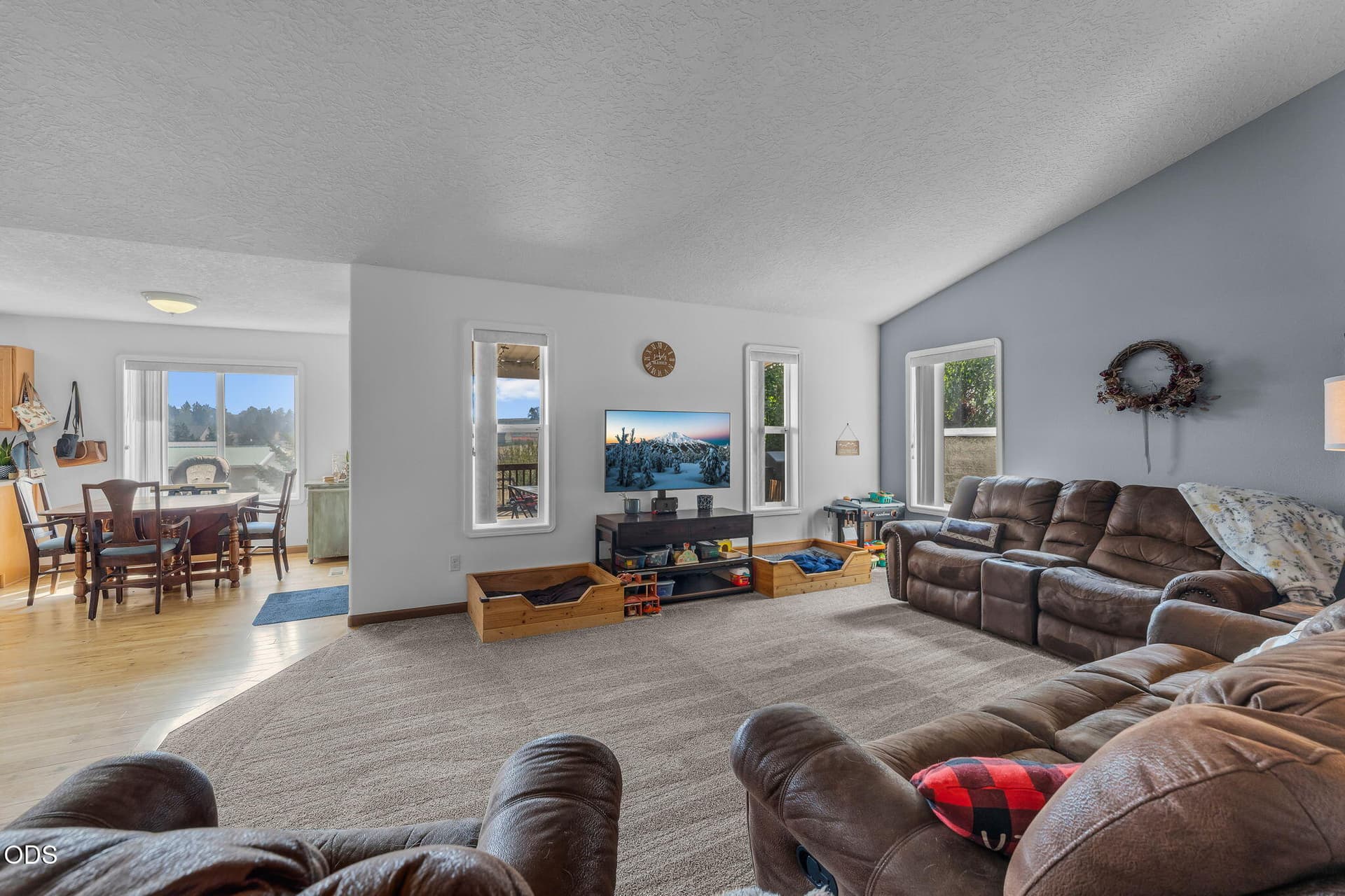 Living Room. Photo 3 of 52, 2085 SE Sagebrush Drive, Madras, OR 97741