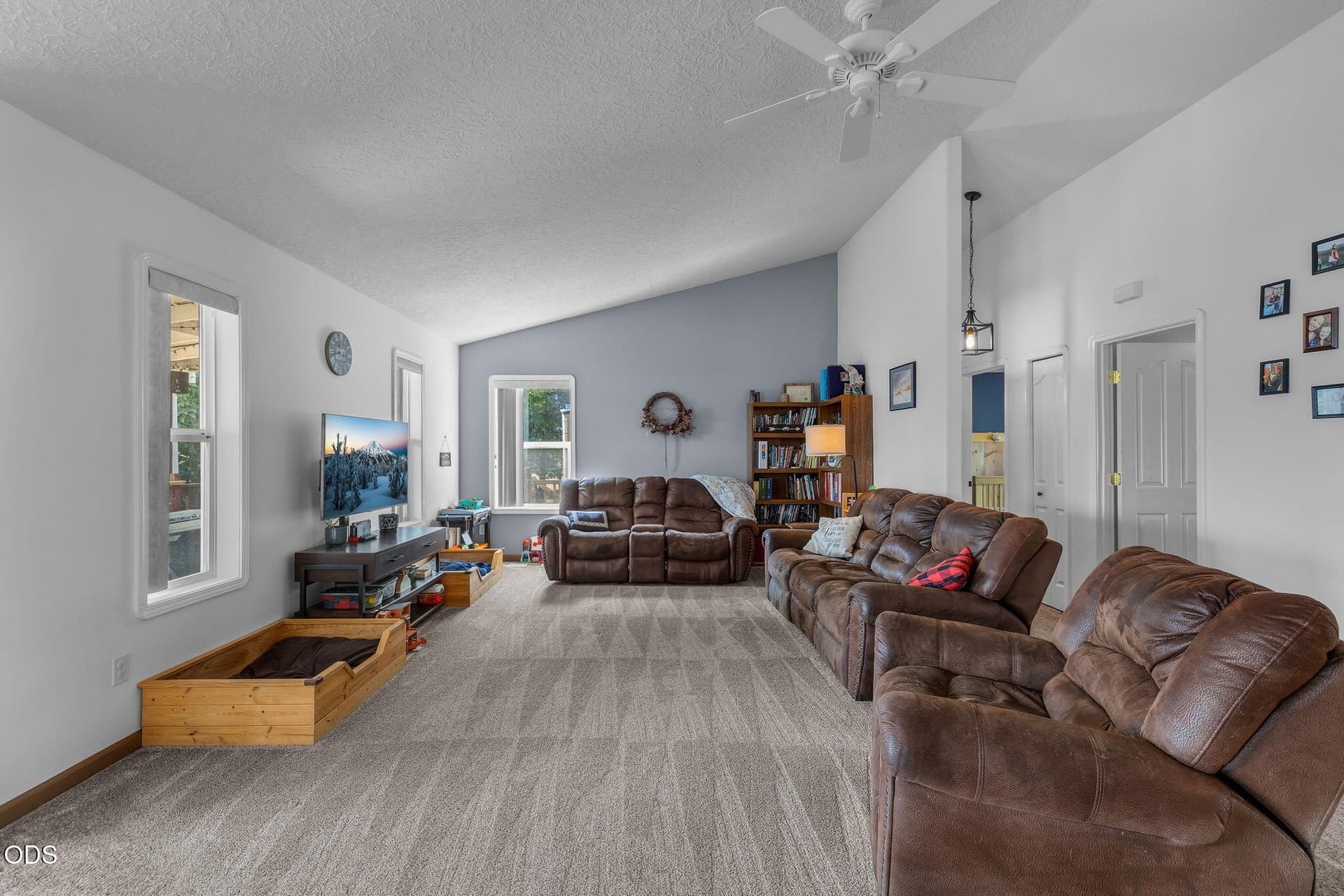 Living Room. Photo 4 of 52, 2085 SE Sagebrush Drive, Madras, OR 97741
