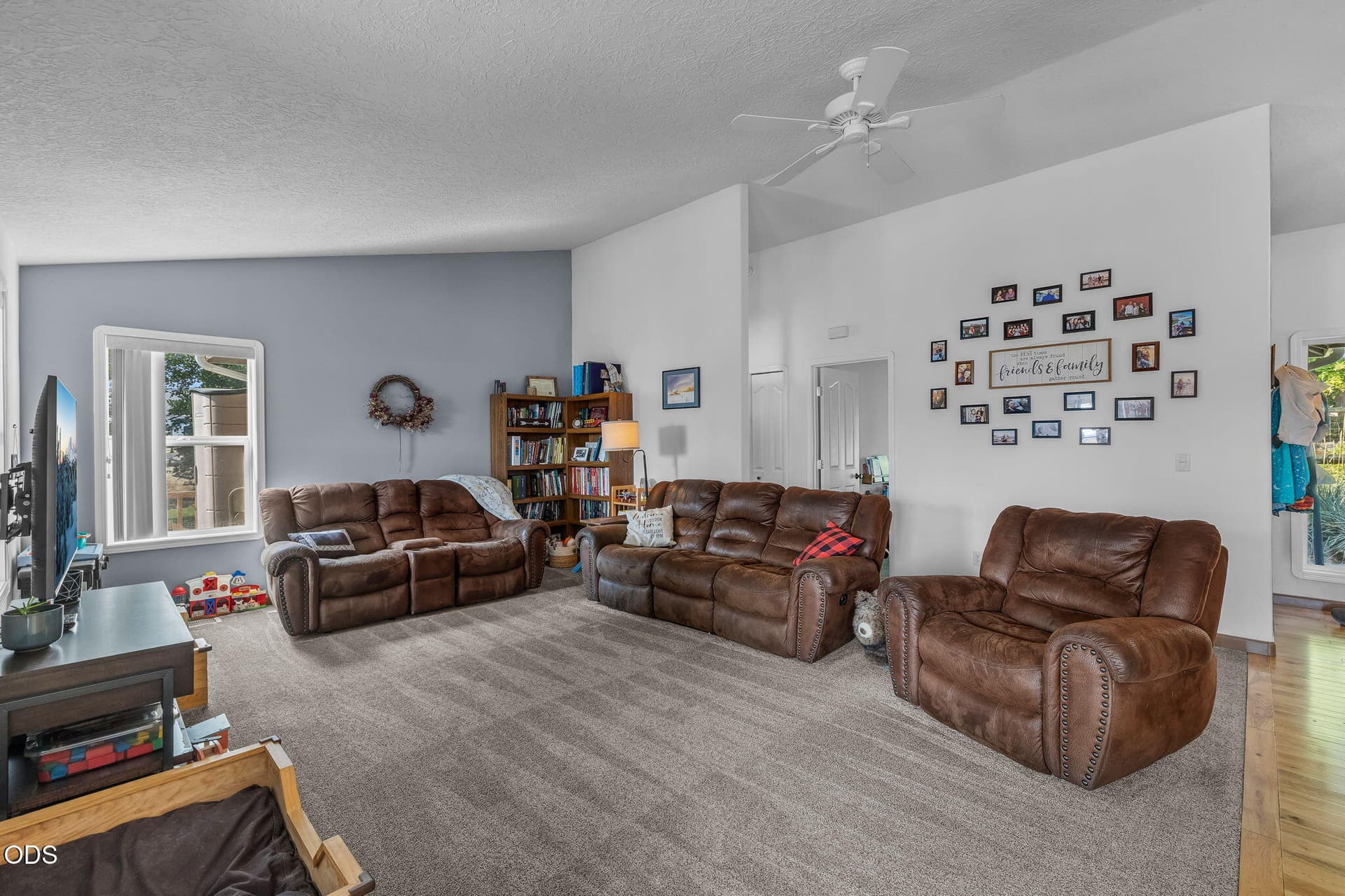 Living Room. Photo 5 of 52, 2085 SE Sagebrush Drive, Madras, OR 97741