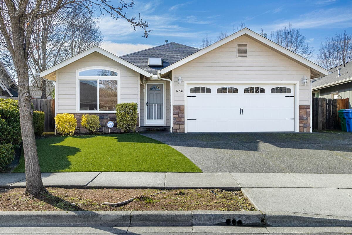 1. Photo 1 of 22, 1150 Angler Lane, Grants Pass, OR 97527