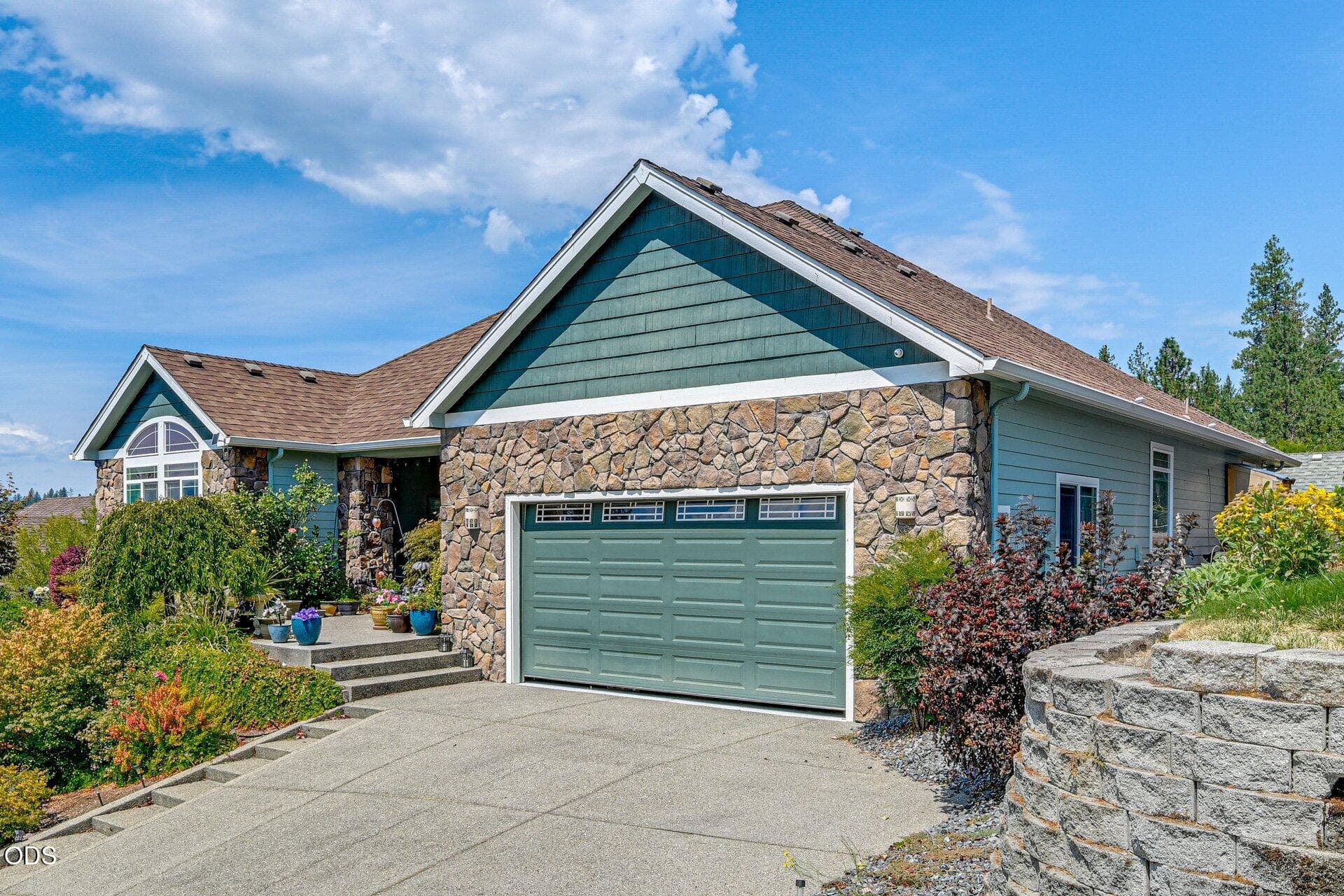 image4. Photo 3 of 38, 224 Landau Lane, Grants Pass, OR 97527