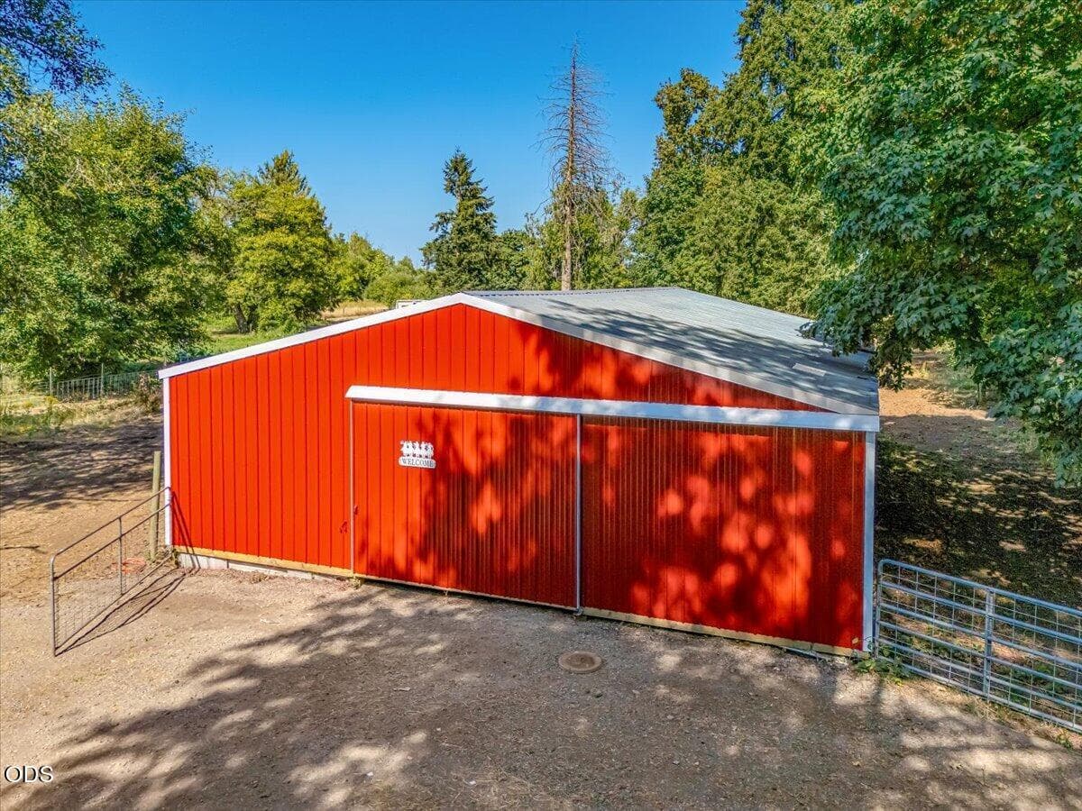 15-Barn. Photo 2 of 15, 12654 Woodpecker Drive, Turner, OR 97392