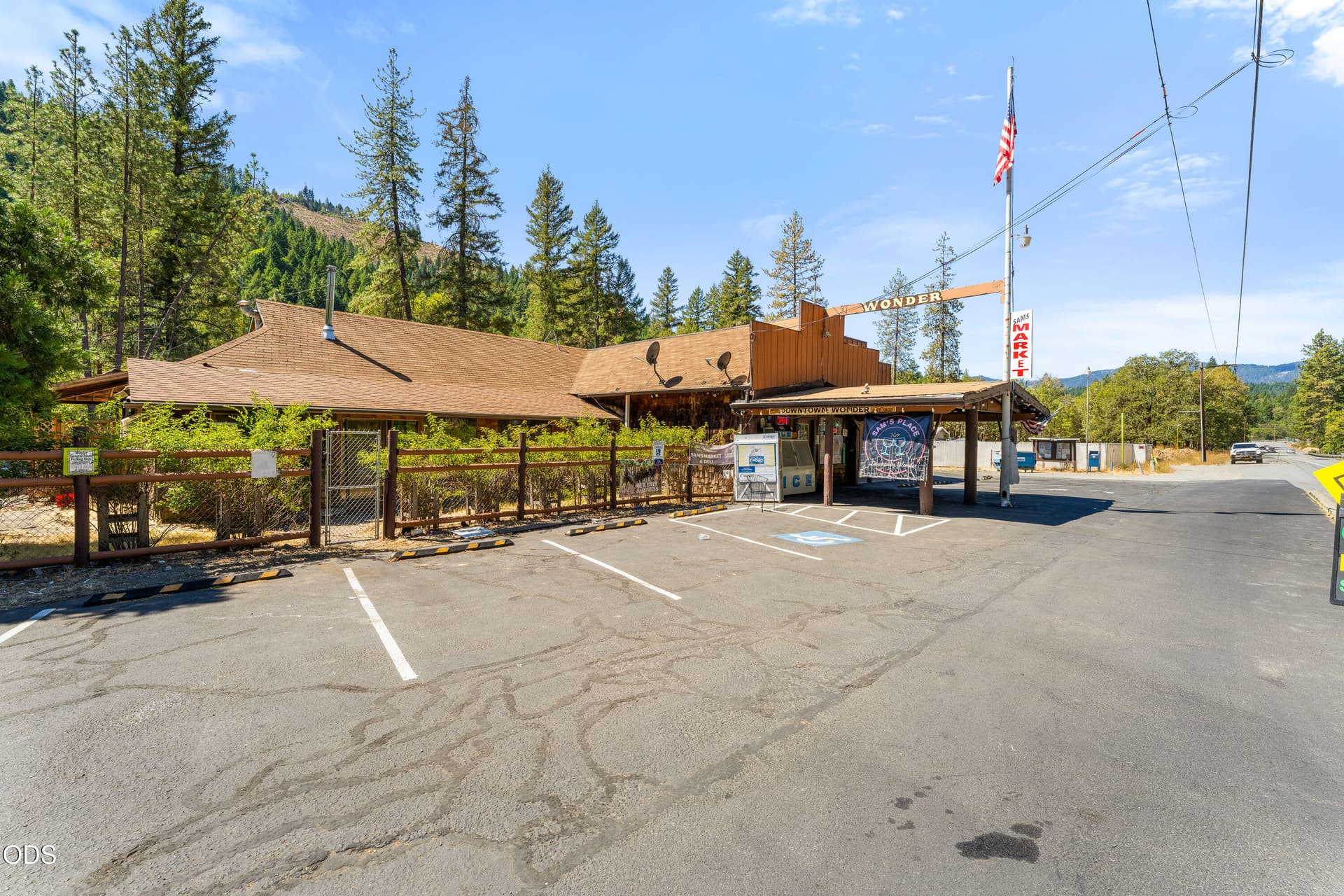 10-EXT (5 of 14). Photo 3 of 42, 11465 Redwood Highway, Wilderville, OR 97543