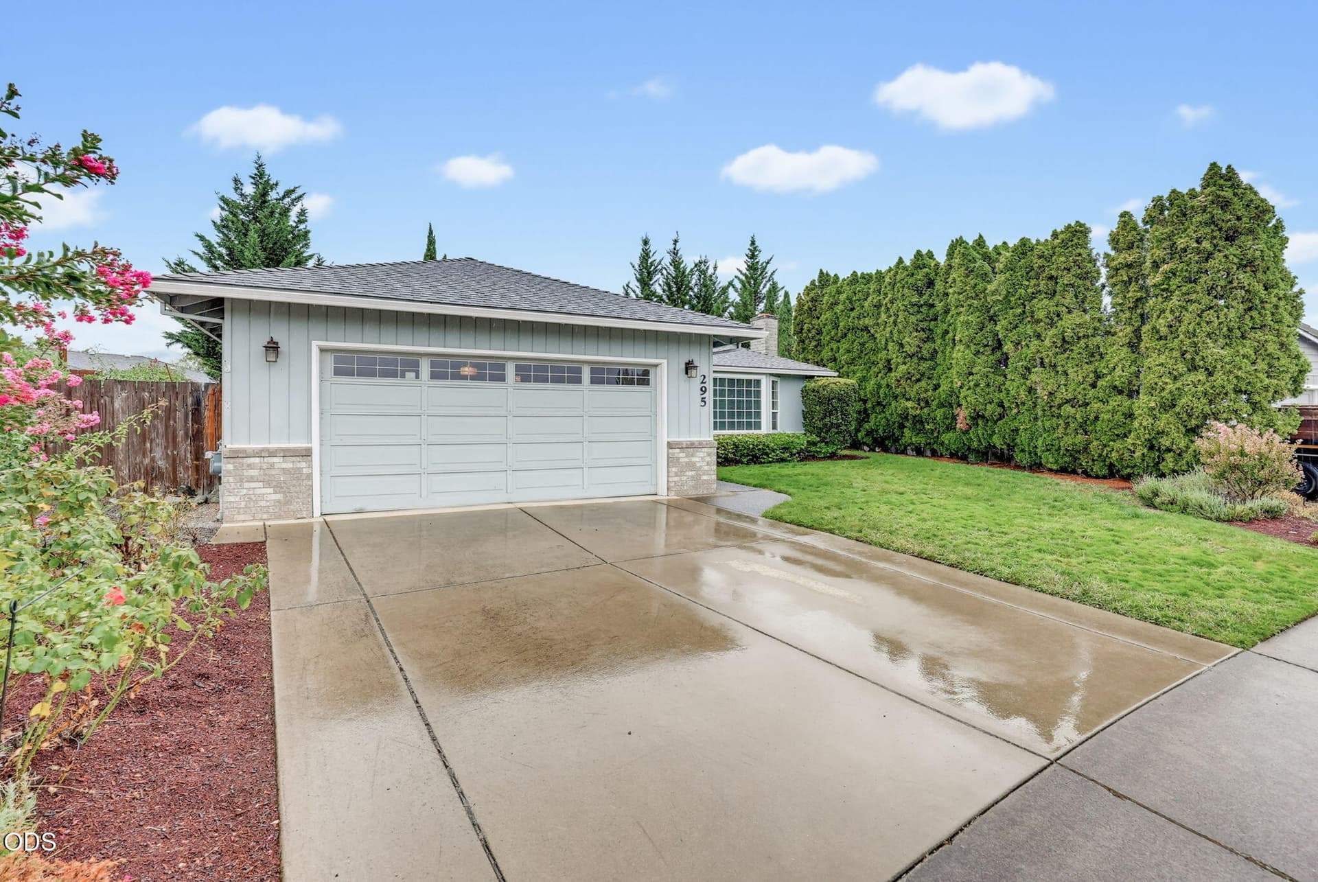 2 Car Garage. Photo 3 of 34, 295 Wren Court, Medford, OR 97501