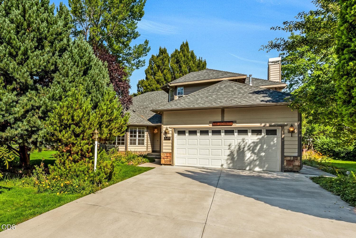 Driveway. Photo 3 of 28, 3308 NE Stonebrook Loop, Bend, OR 97701