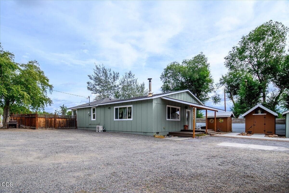 57-3806 ne Butte Lane , Prineville-57. Photo 3 of 59, 3806 NE Butte Lane, Prineville, OR 97754