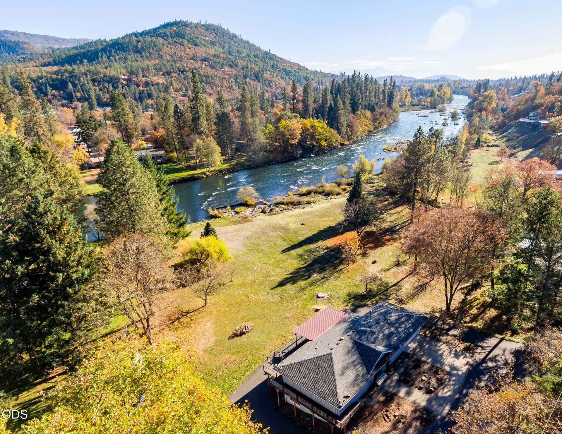 1. Photo 2 of 35, 7266 Rogue River Drive, Shady Cove, OR 97539