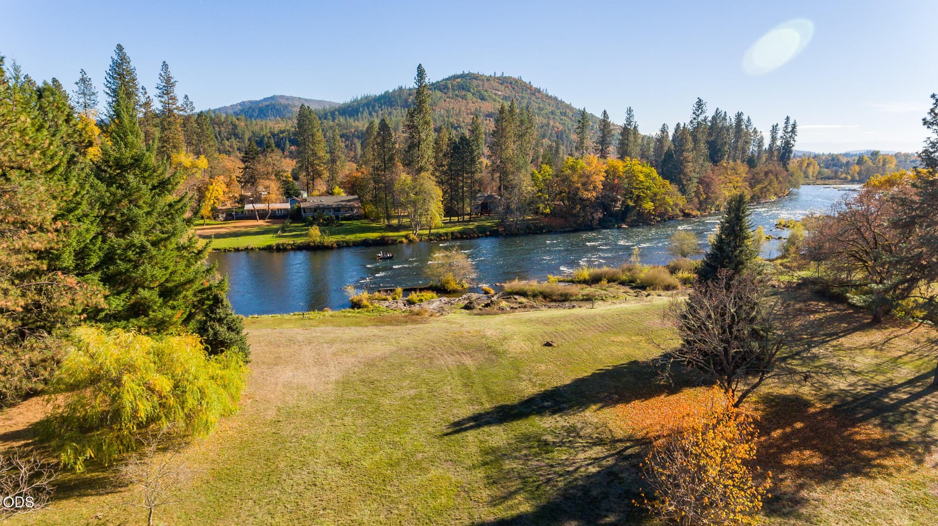 2. Photo 3 of 35, 7266 Rogue River Drive, Shady Cove, OR 97539