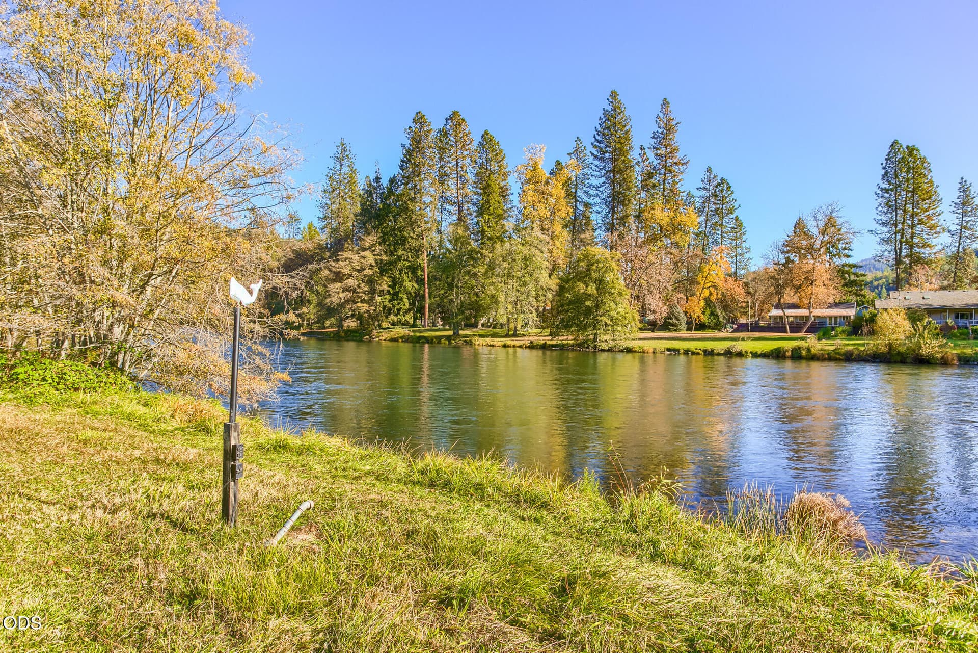 5. Photo 5 of 35, 7266 Rogue River Drive, Shady Cove, OR 97539