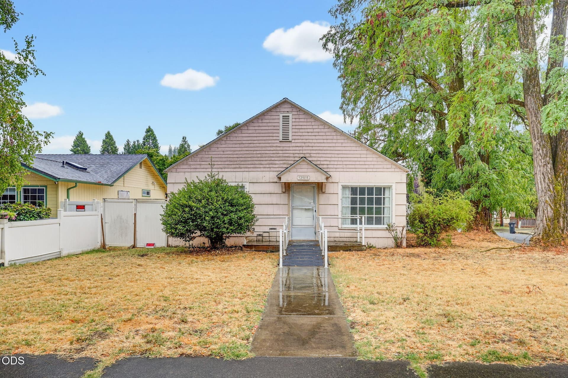 APX_0771. Photo 2 of 25, 305 E Park Street, Grants Pass, OR 97527