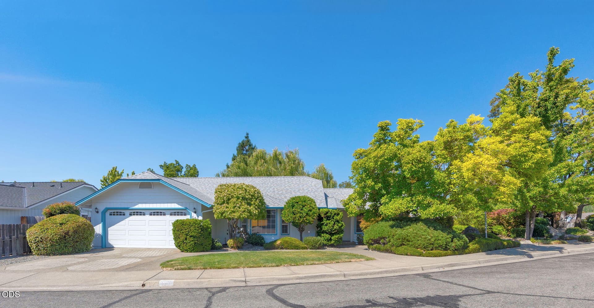 Front View. Photo 2 of 27, 100 SE Liberty Drive, Grants Pass, OR 97527
