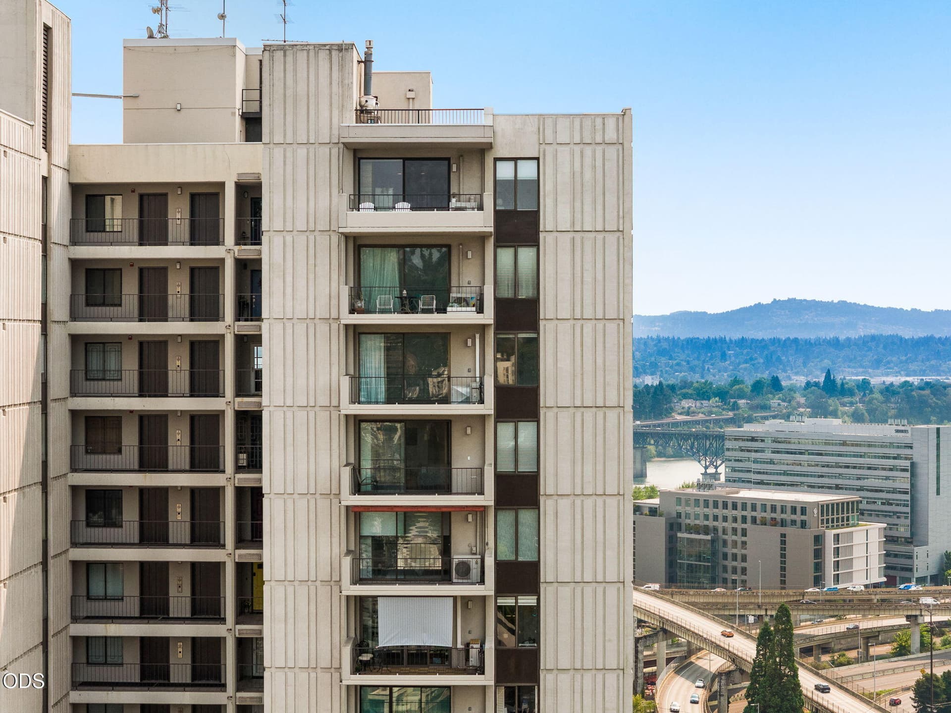44-web-or-mls-2221-sw-1st-ave-unit-2424. Photo 2 of 43, 2221 SW 1st Avenue Unit APT 2424, Portland, OR 97201