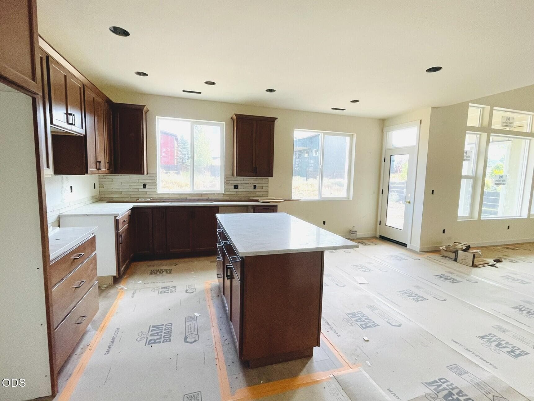 kitchen2. Photo 5 of 19, 351 E Diamond Peak Avenue, Sisters, OR 97759