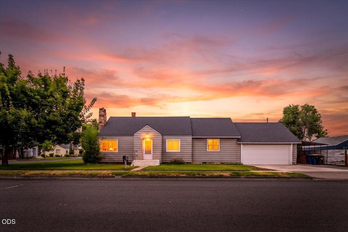 1 - 01-737 NW Elm Ave, Redmond-1. Photo 1 of 50, 737 NW Elm Avenue, Redmond, OR 97756