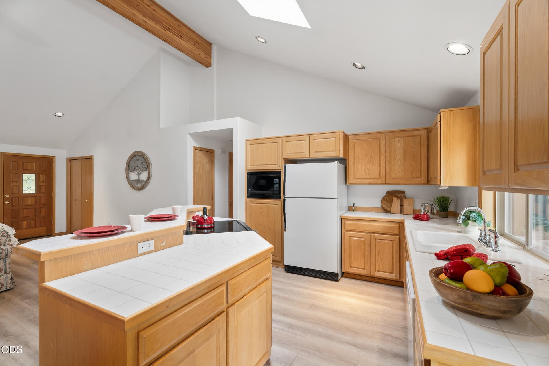kitchen. Photo 3 of 25, 18216 Mt St Helens Unit 9, Sunriver, OR 97707