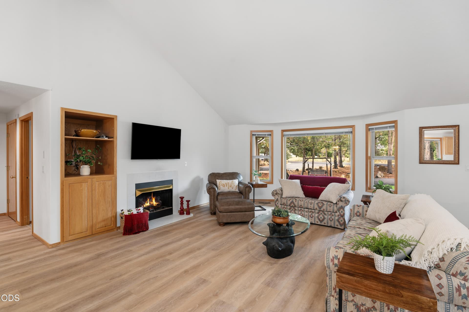 gas fireplace. Photo 4 of 25, 18216 Mt St Helens Unit 9, Sunriver, OR 97707