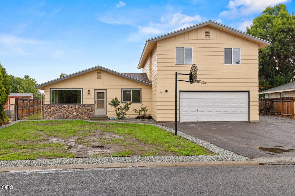 2. Photo 2 of 49, 4719 Hope Street, Klamath Falls, OR 97603