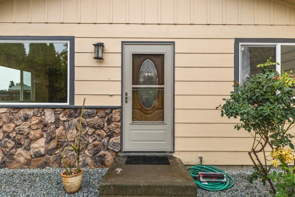 4. Photo 4 of 49, 4719 Hope Street, Klamath Falls, OR 97603