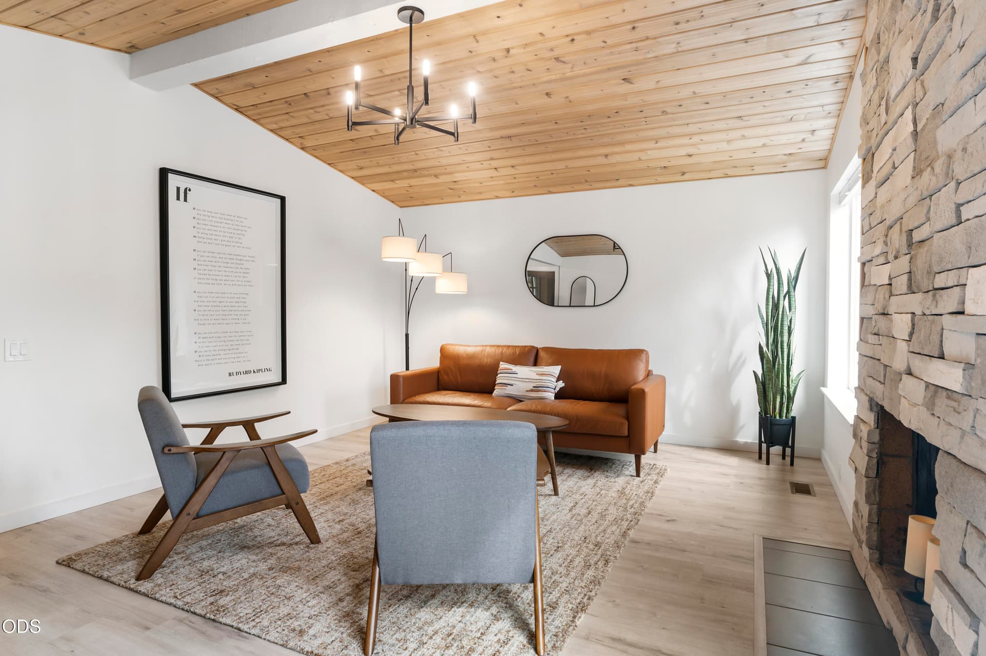 4 - 09-Living Room. Photo 4 of 50, 61573 Twin Lakes Loop, Bend, OR 97702