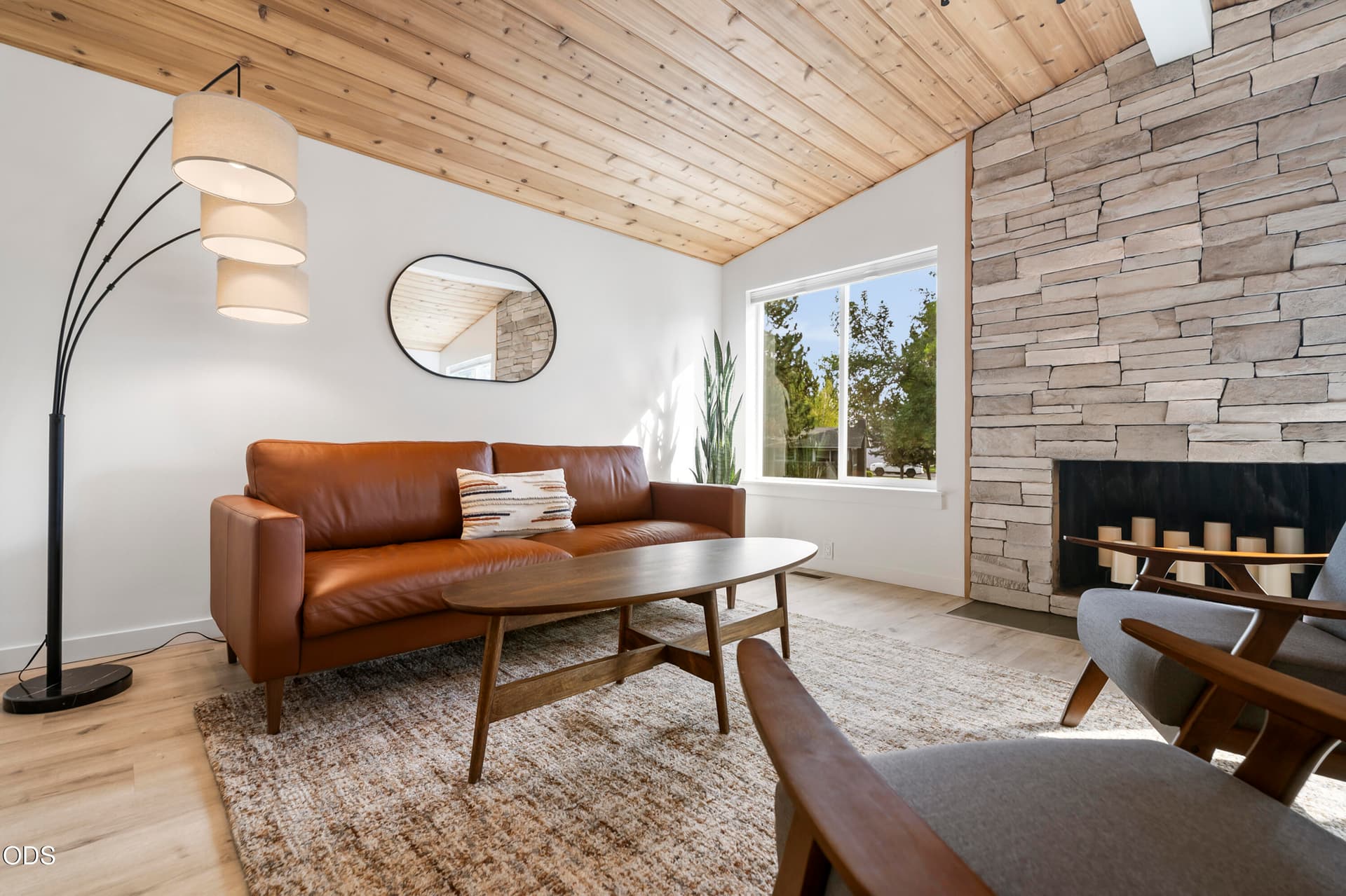 5 - 10-Living Room. Photo 5 of 50, 61573 Twin Lakes Loop, Bend, OR 97702