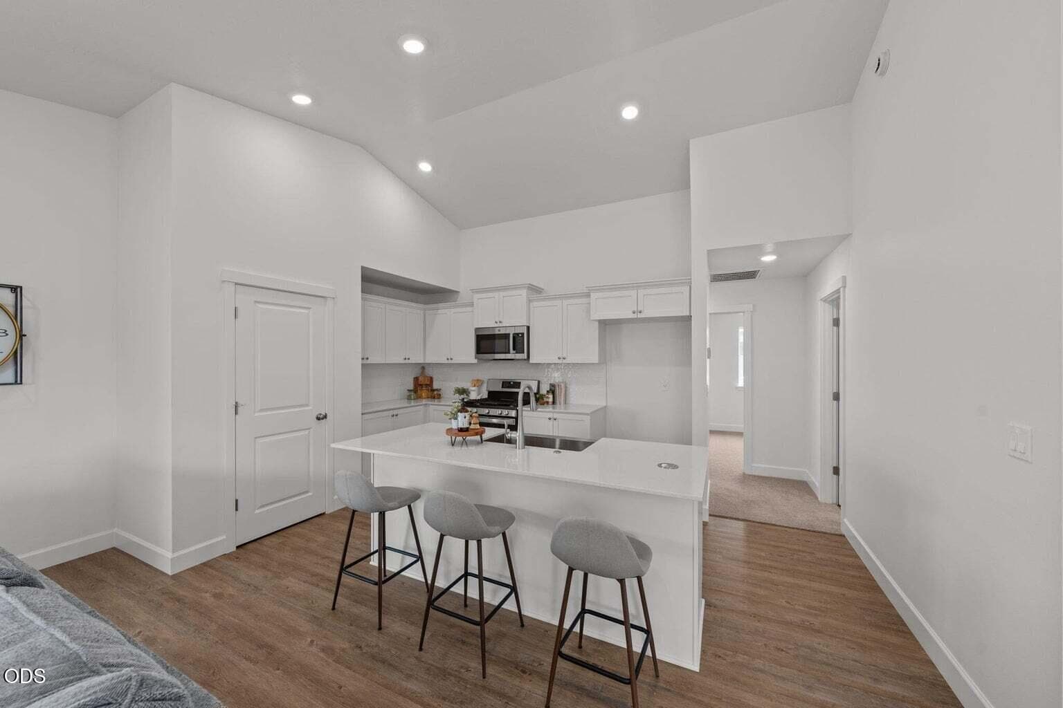 Vaulted Kitchen. Photo 5 of 22, 61801 Camellia Street Unit 51, Bend, OR 97702