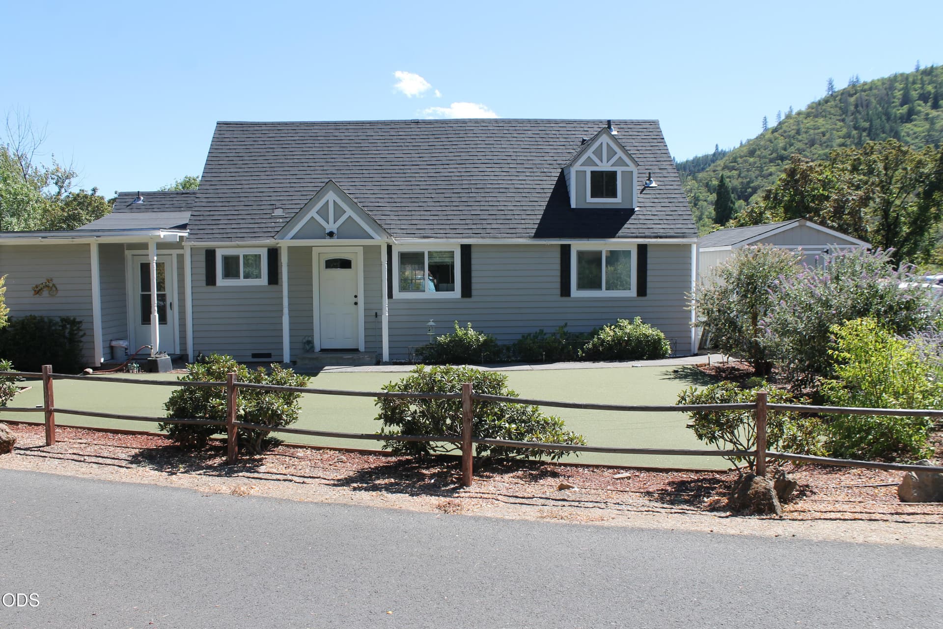 IMG_9472. Photo 1 of 26, 284 N 1st Avenue, Gold Hill, OR 97525