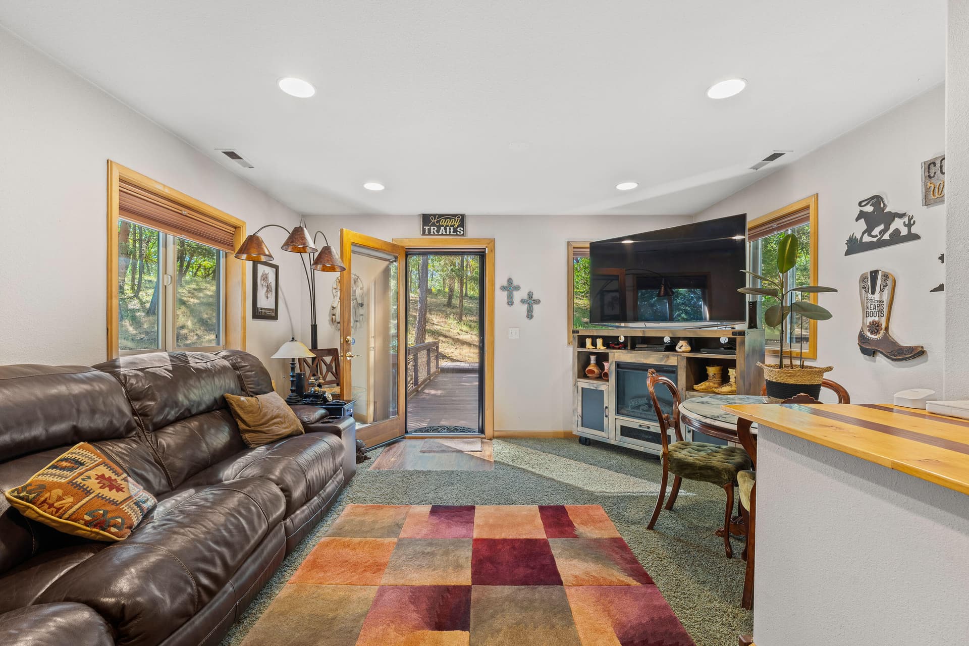 INT (21 of 30). Photo 2 of 51, 357 El Conejo Drive, Grants Pass, OR 97526