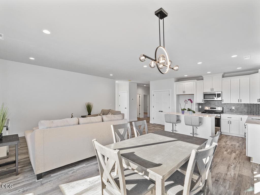 1168 Ridge Dr-11. Photo 4 of 23, 1176 Orange Blossom Drive Unit 139, Klamath Falls, OR 97601