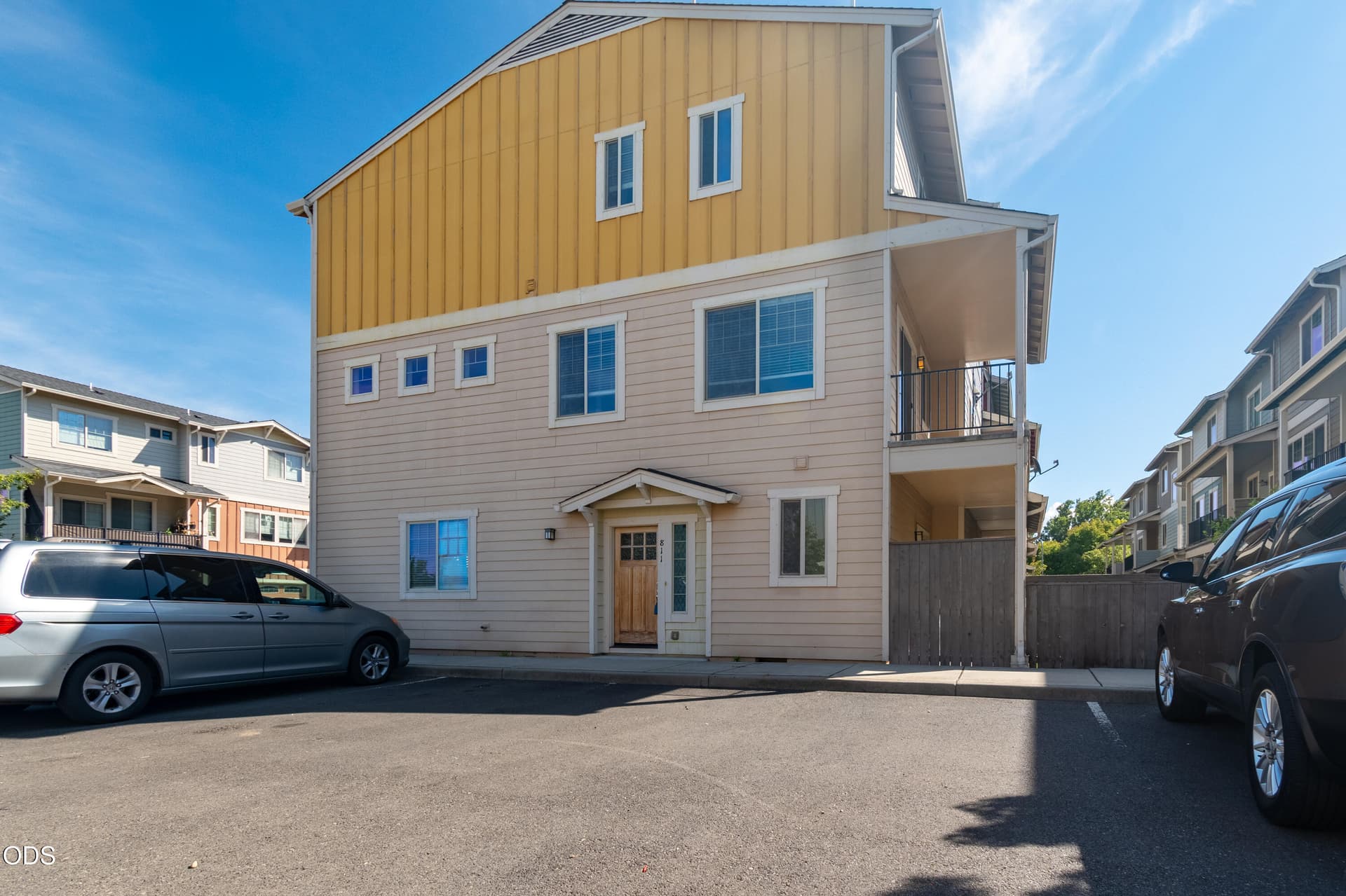 2. Photo 2 of 24, 811 Overcup Street, Medford, OR 97501