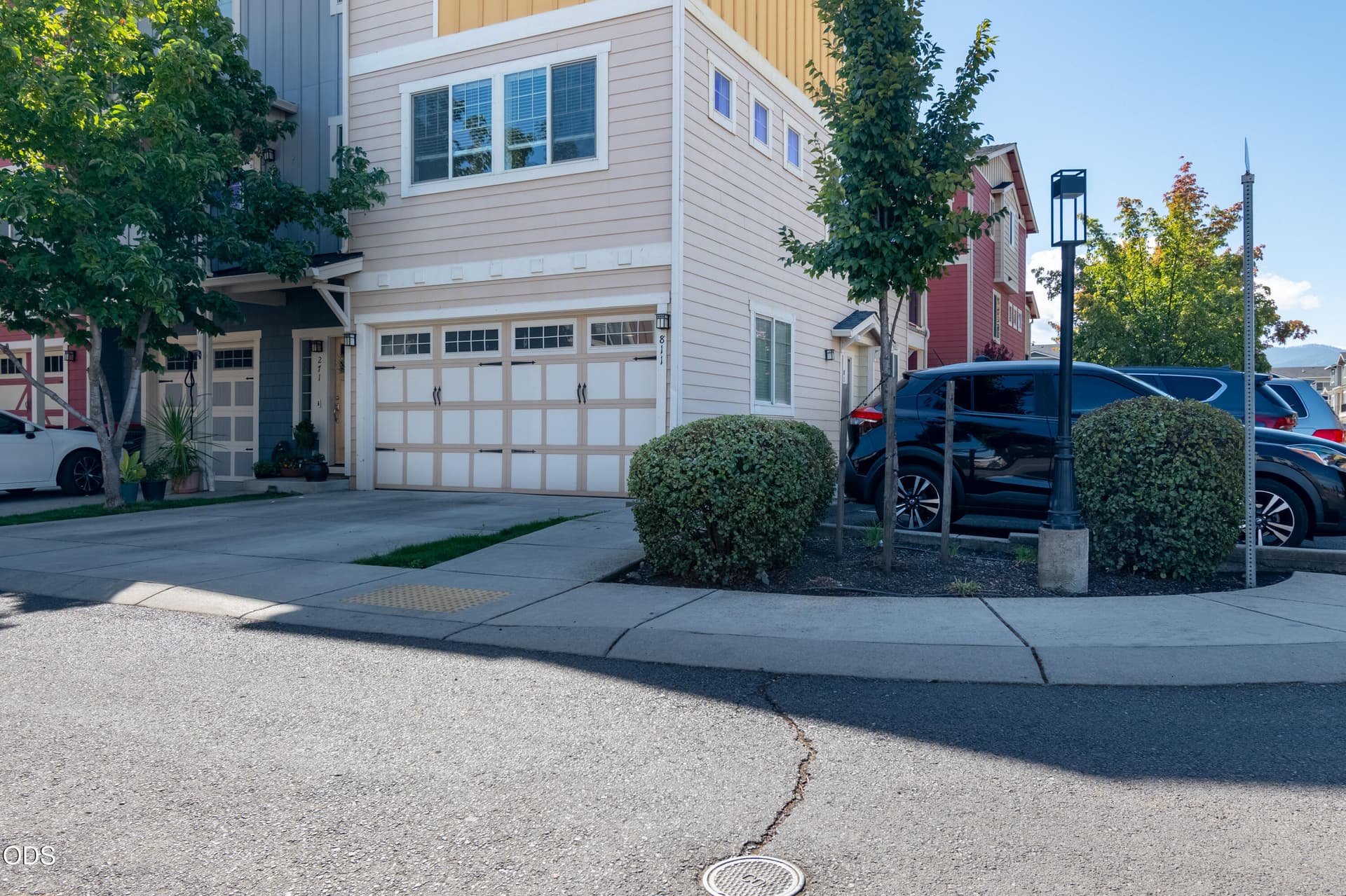 3. Photo 3 of 24, 811 Overcup Street, Medford, OR 97501