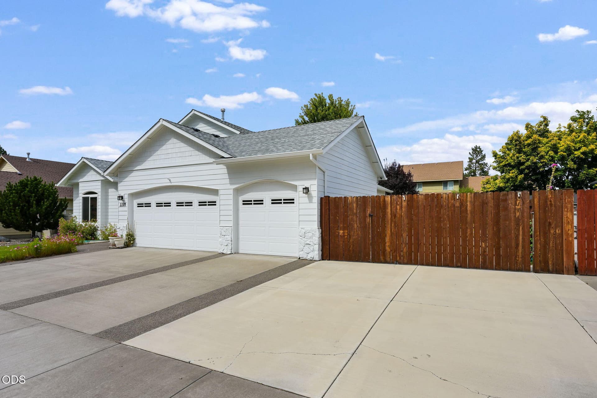 4. Photo 2 of 15, 2234 SE Pilatus Lane, Bend, OR 97702