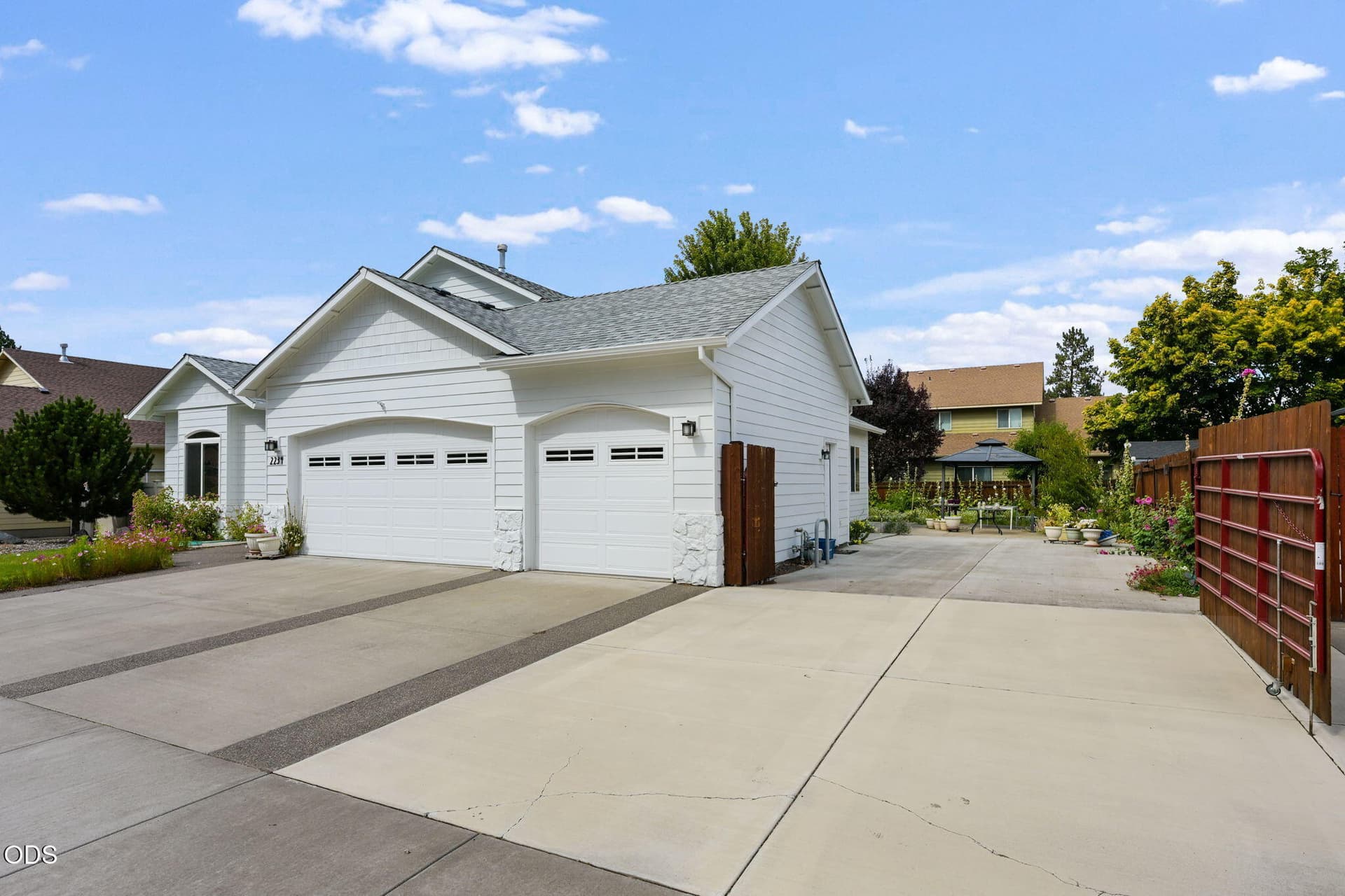5. Photo 3 of 15, 2234 SE Pilatus Lane, Bend, OR 97702