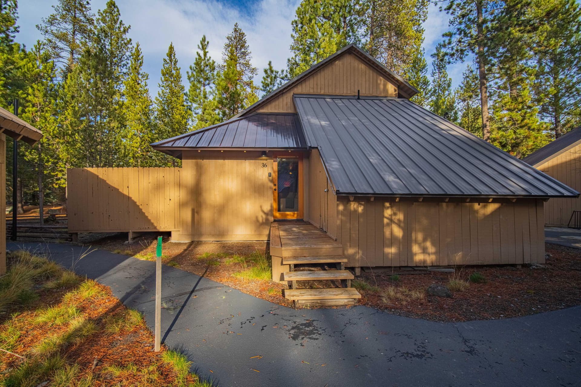 3-web-or-mls-36 Cluster Cabin Ln-03. Photo 3 of 28, 17611 Cluster Cabin Lane Unit 36, Sunriver, OR 97707