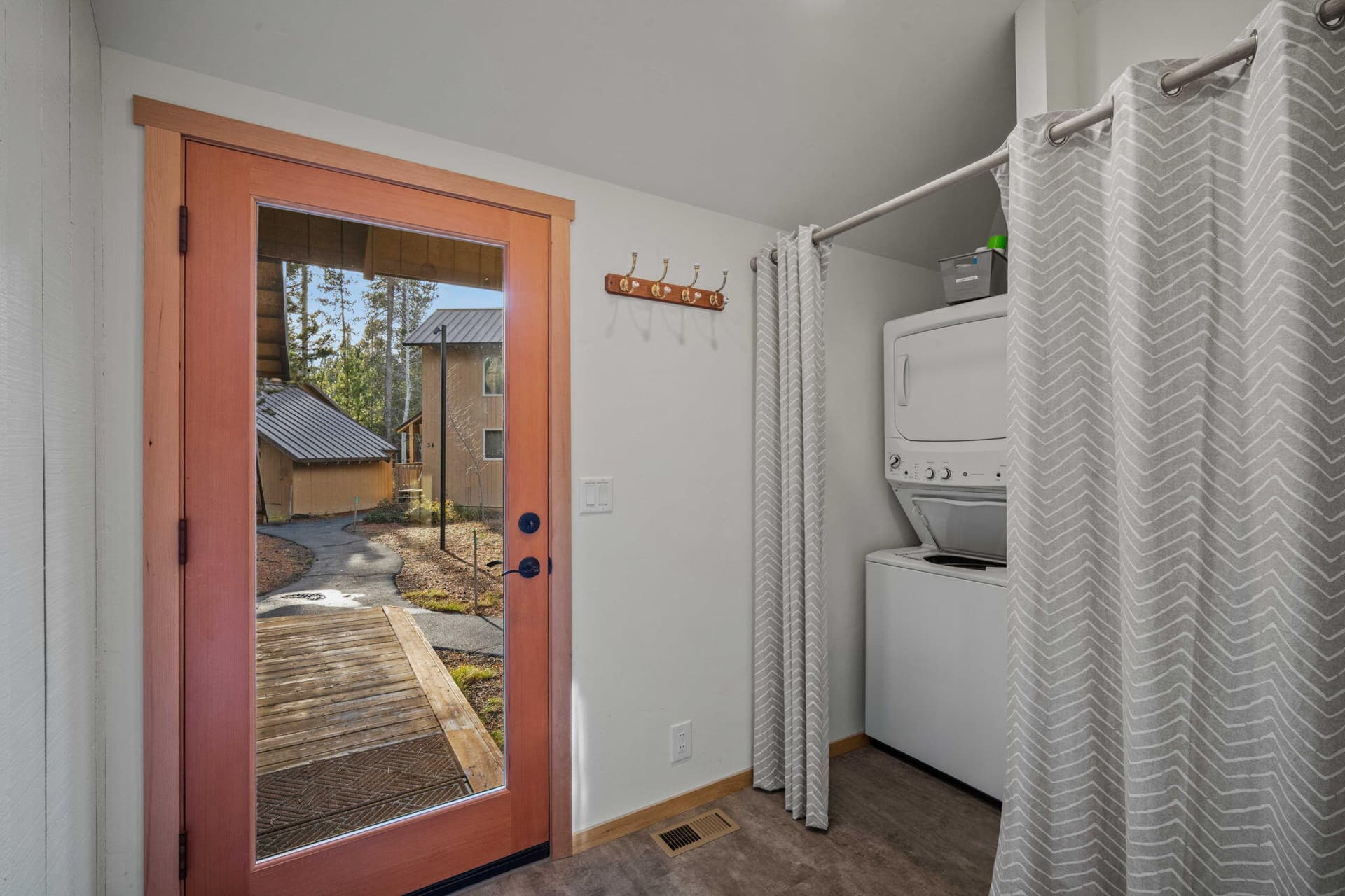 4-web-or-mls-36 Cluster Cabin Ln-04. Photo 4 of 28, 17611 Cluster Cabin Lane Unit 36, Sunriver, OR 97707