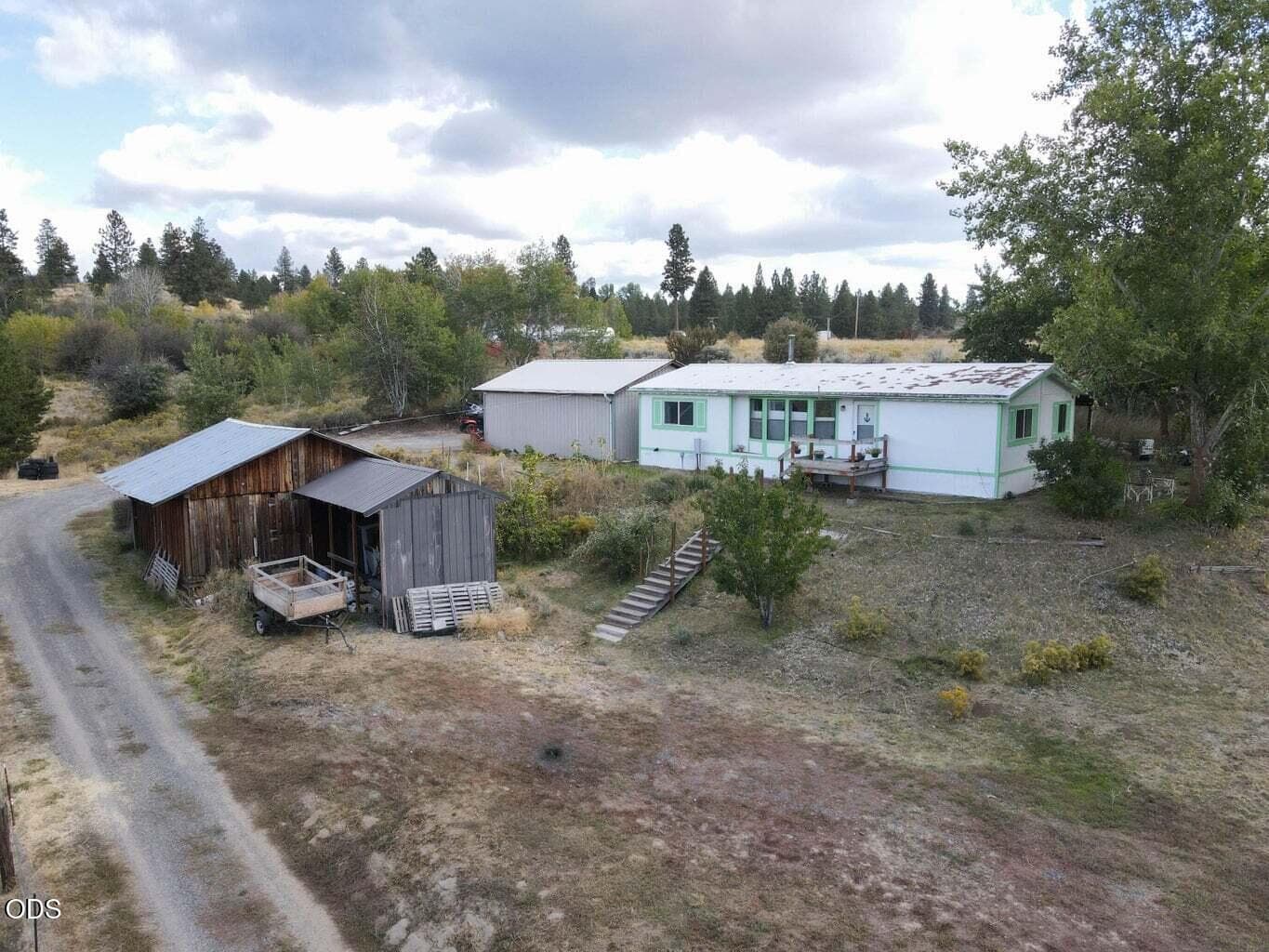 4. Photo 4 of 42, 36027 Agency Lake Loop Road, Chiloquin, OR 97624