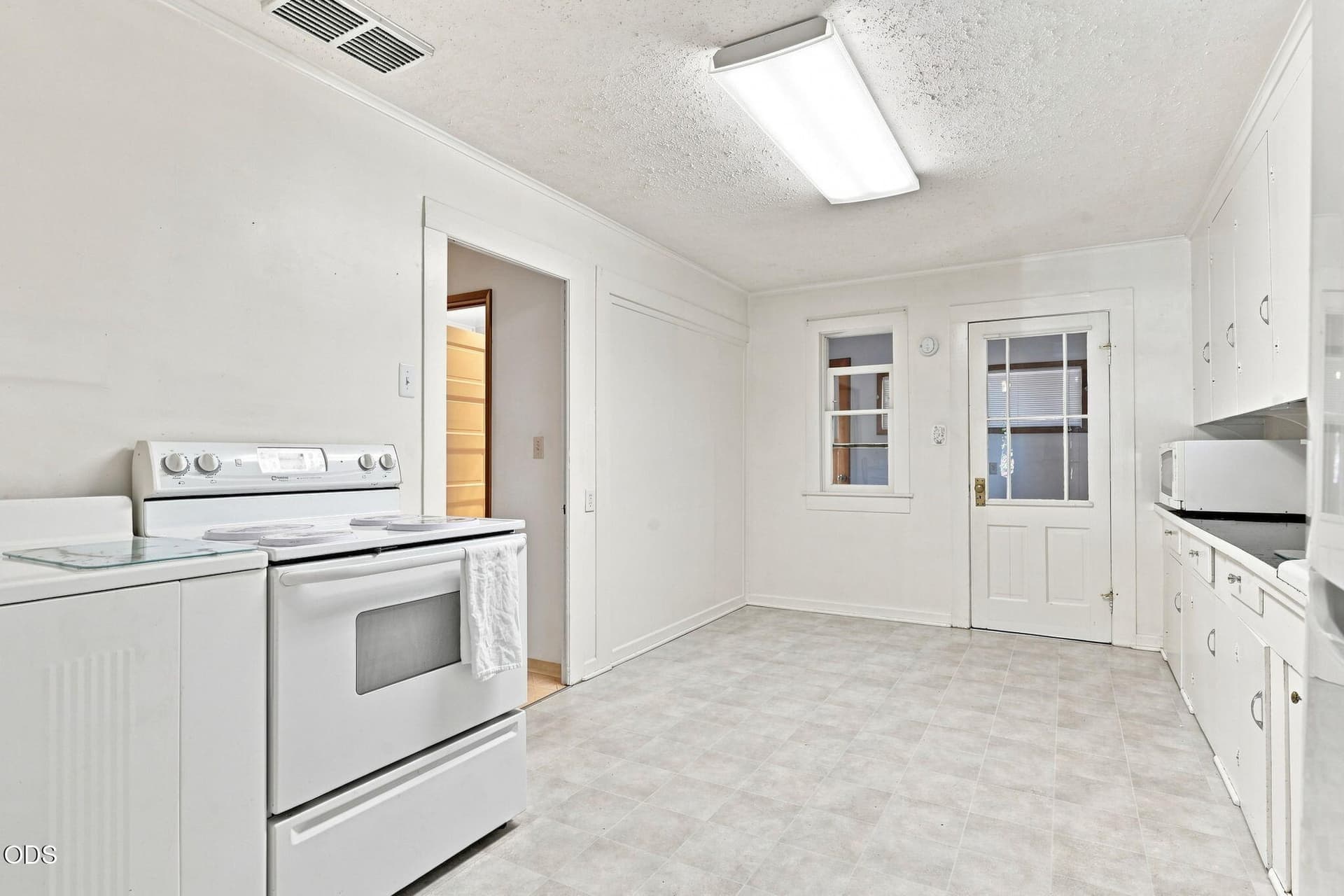 8-web-or-mls-Front St013. Photo 5 of 24, 121 N Front Street, Talent, OR 97540