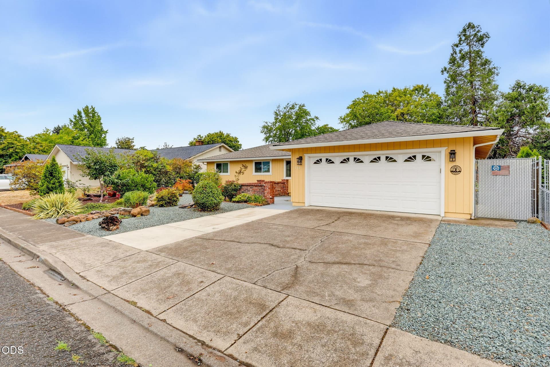 2. Photo 2 of 50, 732 Sandra Lane, Central Point, OR 97502