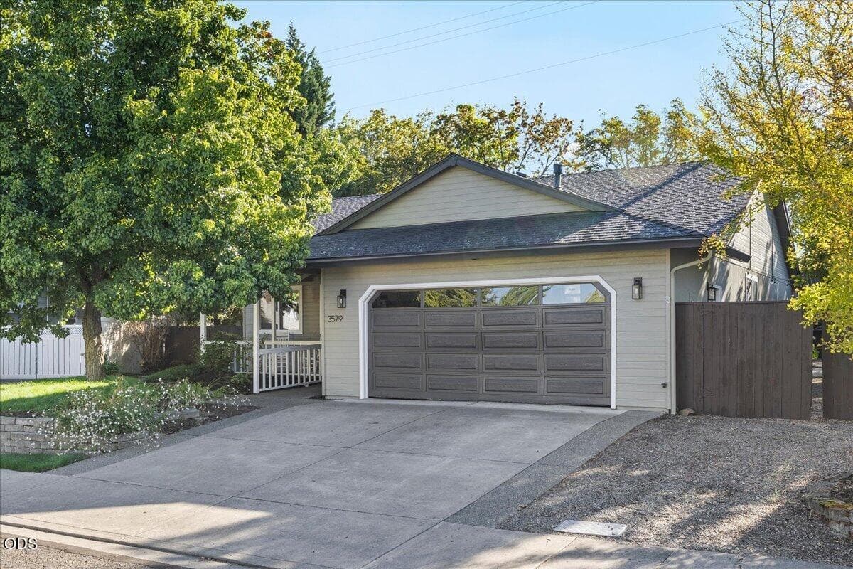 02-CI_7138 - CROP. Photo 2 of 41, 3579 Michael Park Drive, Medford, OR 97504