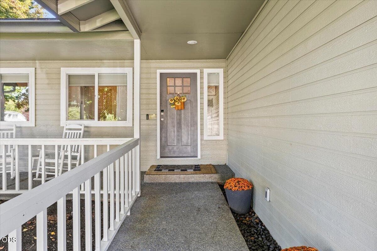 05-CI_7158. Photo 4 of 41, 3579 Michael Park Drive, Medford, OR 97504