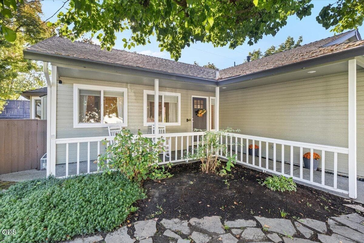 06-CI_7163. Photo 3 of 41, 3579 Michael Park Drive, Medford, OR 97504