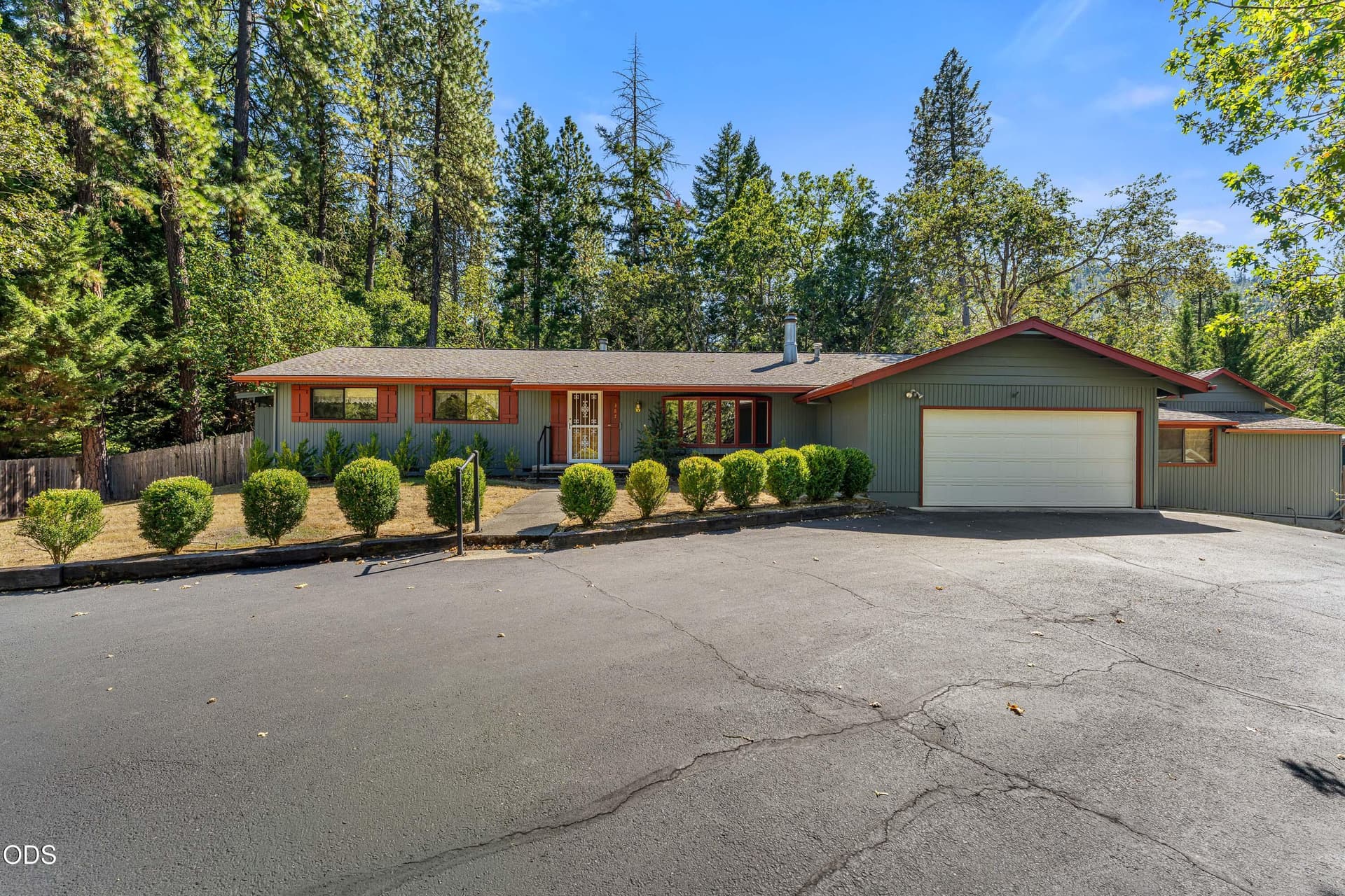 09-EXT (5 of 16). Photo 1 of 38, 387 Carrollwood Drive, Grants Pass, OR 97527