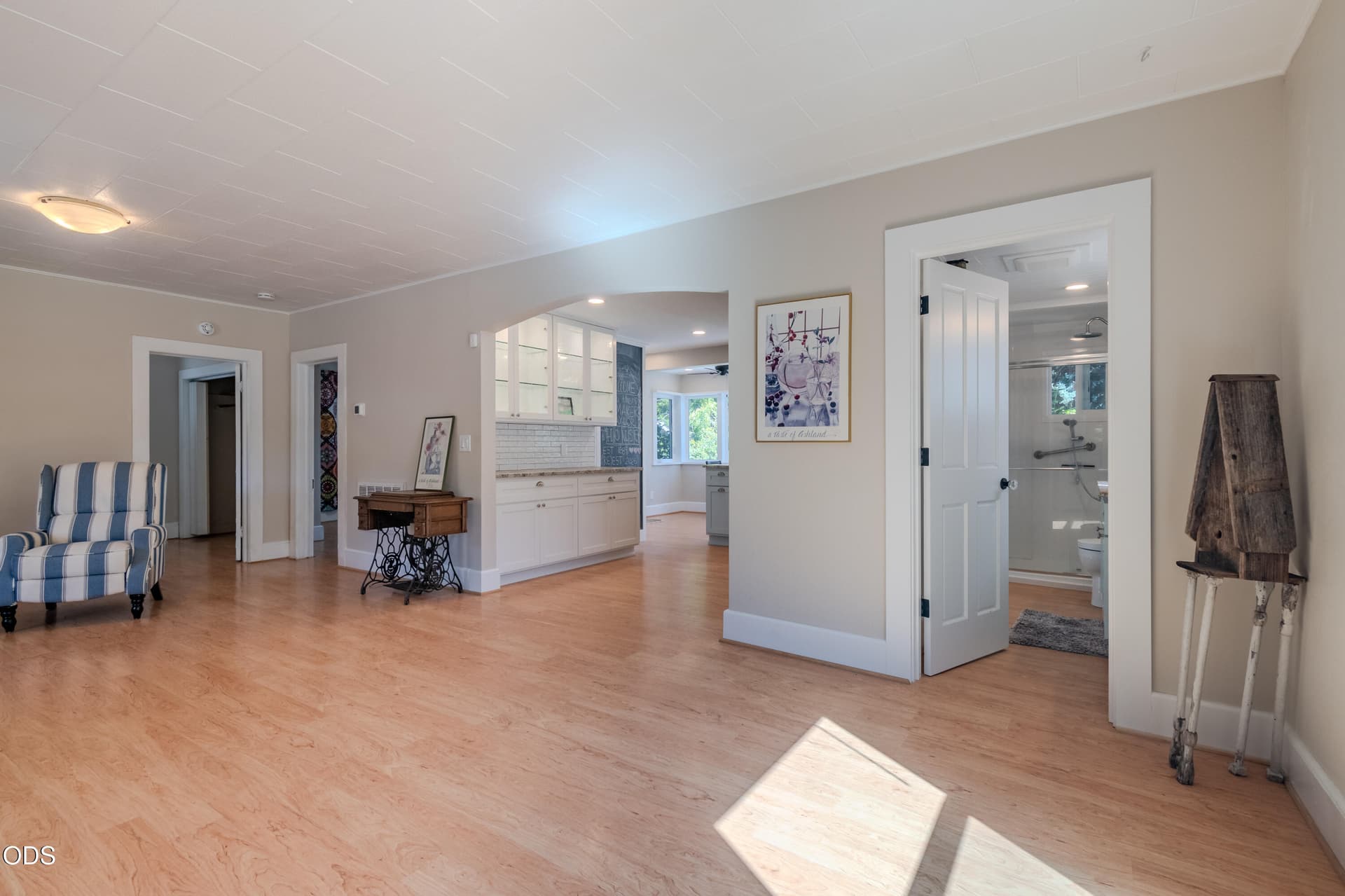 01-5. Photo 5 of 34, 63 Nutley Street, Ashland, OR 97520