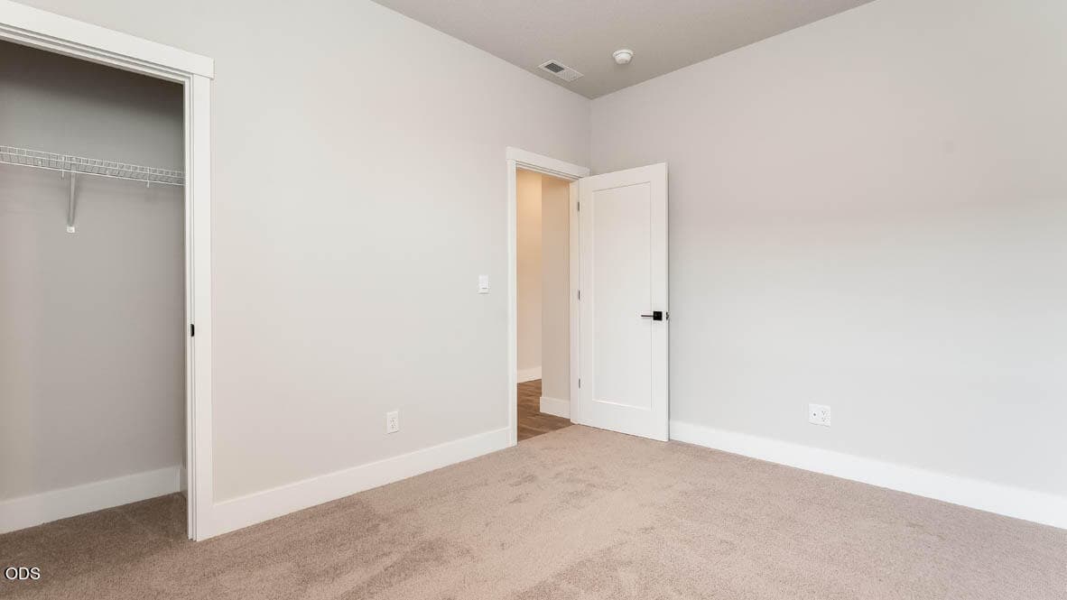 004 bedroom on main. Photo 4 of 27, 21812 SE Stromboli Court, Bend, OR 97702
