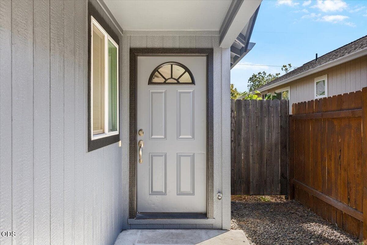 1. Photo 3 of 17, 129 Cottonwood Drive, Eagle Point, OR 97524