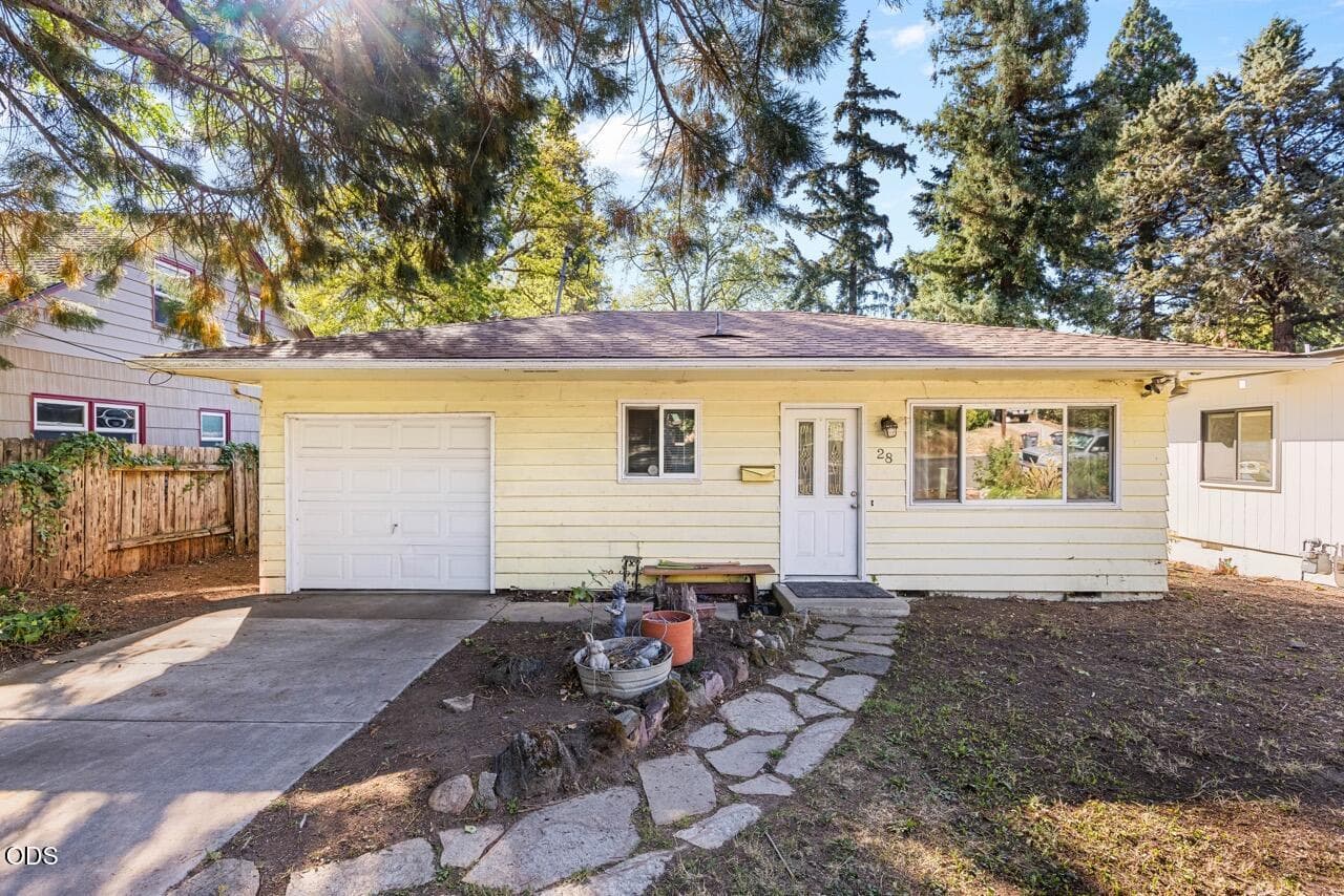 EP1A4256 Large. Photo 1 of 22, 28 Eastwood Drive, Medford, OR 97504
