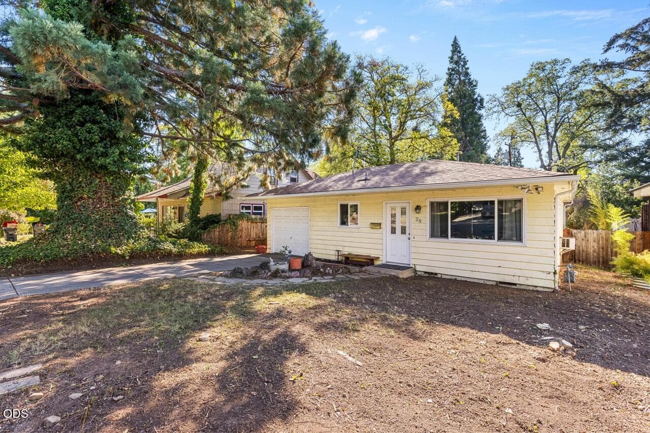 EP1A4259 Large. Photo 2 of 22, 28 Eastwood Drive, Medford, OR 97504
