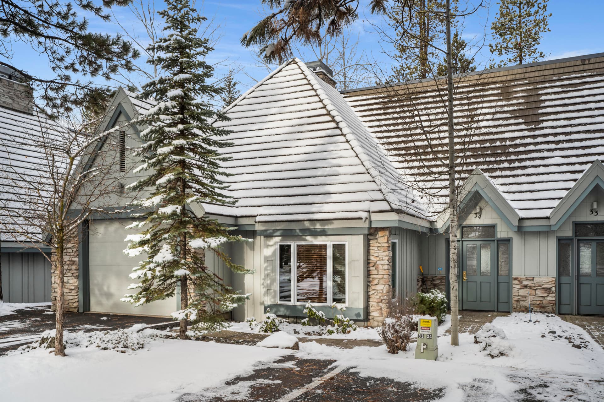 DSC08665. Photo 2 of 22, 57078 Peppermill Circle Unit 34-C, Sunriver, OR 97707